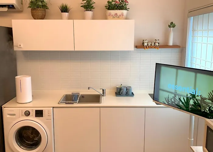 Villa & Hangang Park, 5 Min Walk From Konkuk University, Seongsu, Jayang Subway Stations, Licensed