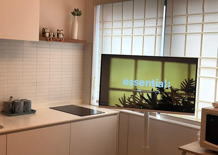 Villa & Hangang Park, 5 Min Walk From Konkuk University, Seongsu, Jayang Subway Stations, Licensed Seoel