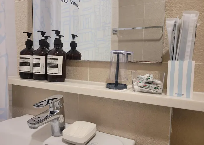 Villa & Hangang Park, 5 Min Walk From Konkuk University, Seongsu, Jayang Subway Stations, Licensed *