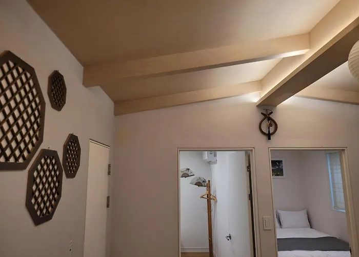 & Hangang Park, 5 Min Walk From Konkuk University, Seongsu, Jayang Subway Stations, Licensed *