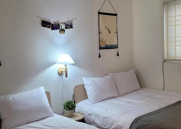 Villa & Hangang Park, 5 Min Walk From Konkuk University, Seongsu, Jayang Subway Stations, Licensed
