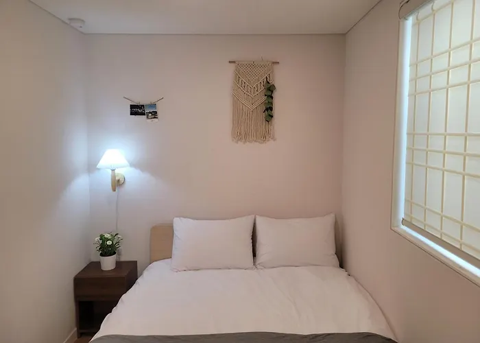 & Hangang Park, 5 Min Walk From Konkuk University, Seongsu, Jayang Subway Stations, Licensed * Seoel