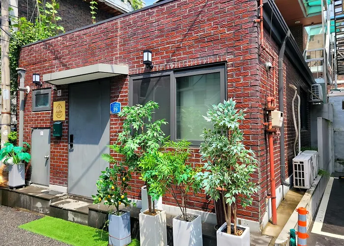 & Hangang Park, 5 Min Walk From Konkuk University, Seongsu, Jayang Subway Stations, Licensed