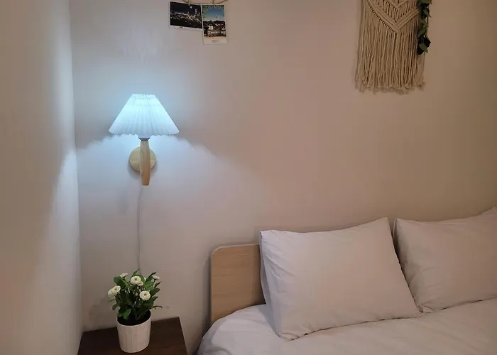 & Hangang Park, 5 Min Walk From Konkuk University, Seongsu, Jayang Subway Stations, Licensed Villa *