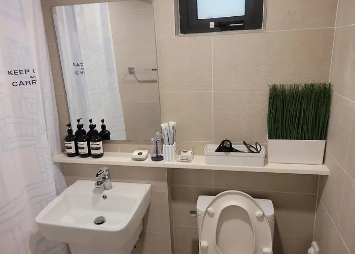 & Hangang Park, 5 Min Walk From Konkuk University, Seongsu, Jayang Subway Stations, Licensed * Seoel