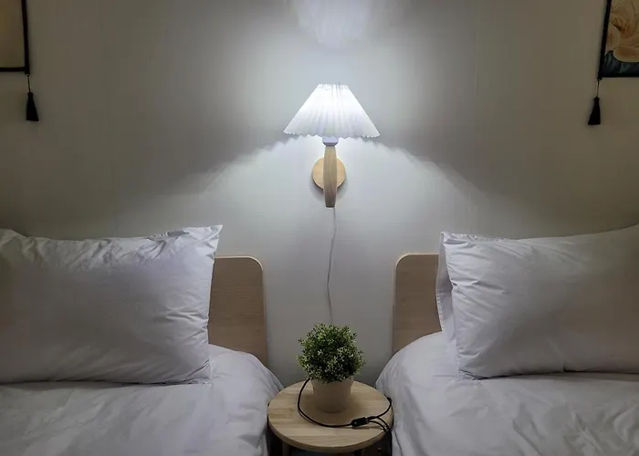 Villa & Hangang Park, 5 Min Walk From Konkuk University, Seongsu, Jayang Subway Stations, Licensed