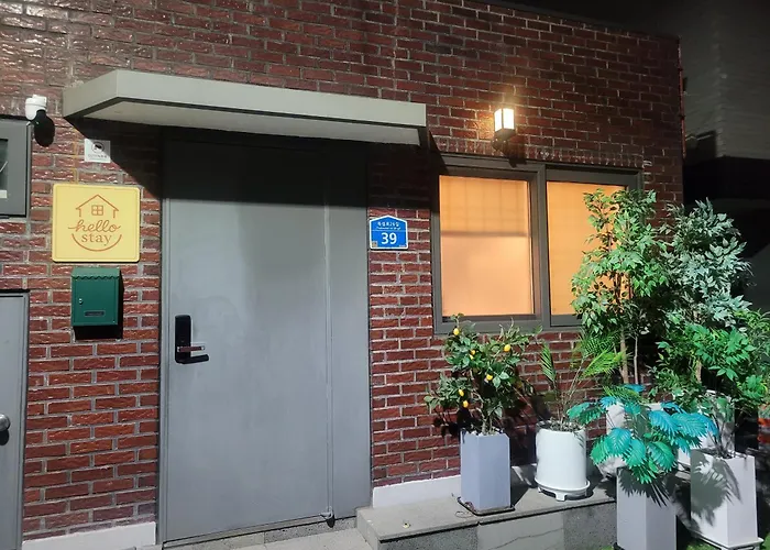 Villa & Hangang Park, 5 Min Walk From Konkuk University, Seongsu, Jayang Subway Stations, Licensed